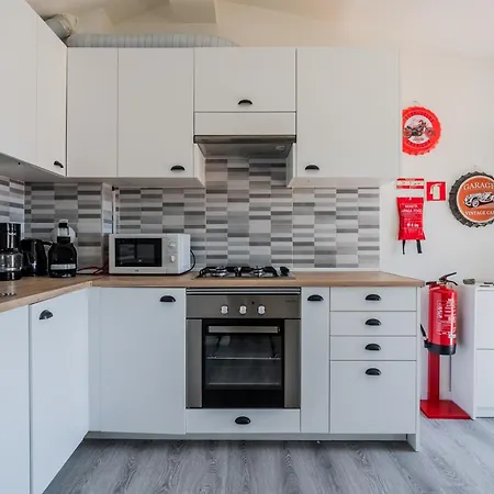 - 2 Bedrooms Center Of Santa Cruz