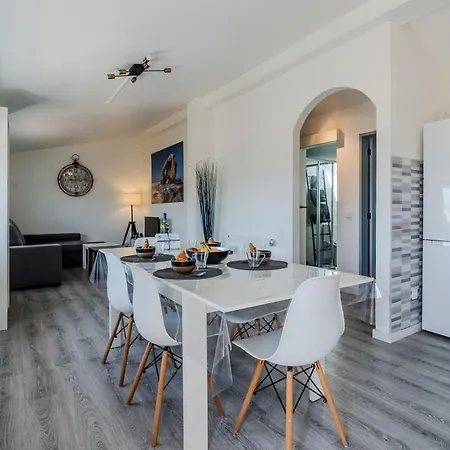 - 2 Bedrooms Center Of Santa Cruz Apartment *