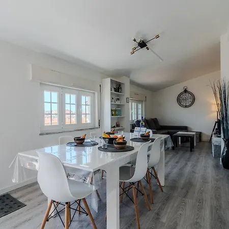 - 2 Bedrooms Center Of Santa Cruz Apartment