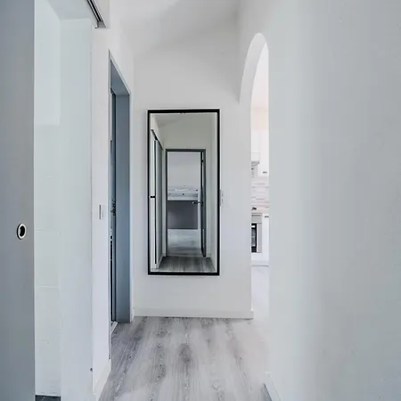Lejlighed - 2 Bedrooms Center Of *