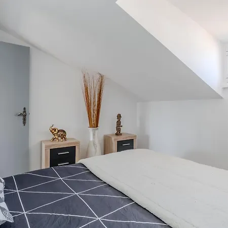 Lejlighed - 2 Bedrooms Center Of *