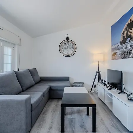 - 2 Bedrooms Center Of Santa Cruz Apartment