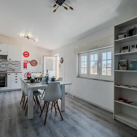 - 2 Bedrooms Center Of Santa Cruz