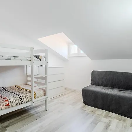 - 2 Bedrooms Center Of Santa Cruz