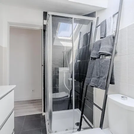 - 2 Bedrooms Center Of Santa Cruz Apartment